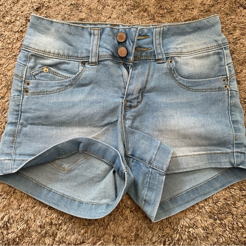 YMI WannaBettaButt - mid rise light denim jean shorts